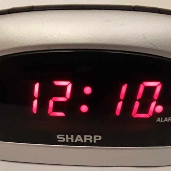 SHARP BASIC DIGITAL ALARM CLOCK - RED DISPLAY - MODEL SPC085 - COMPLETE & TESTED - Picture 2 of 5